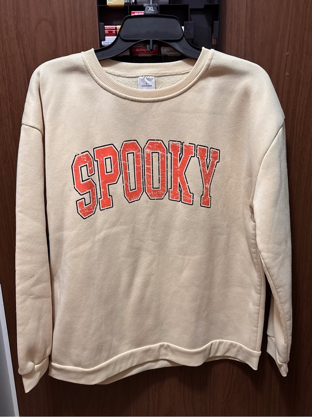 Vintage-Inspired Spooky Halloween Crewneck Sweatshirt – Cream & Red – L